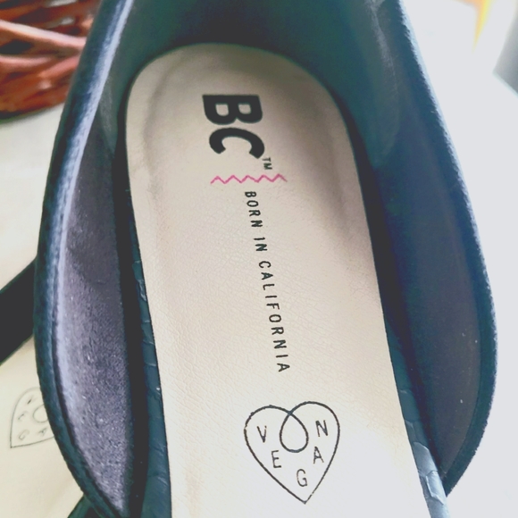 Black flats - Picture 2 of 2